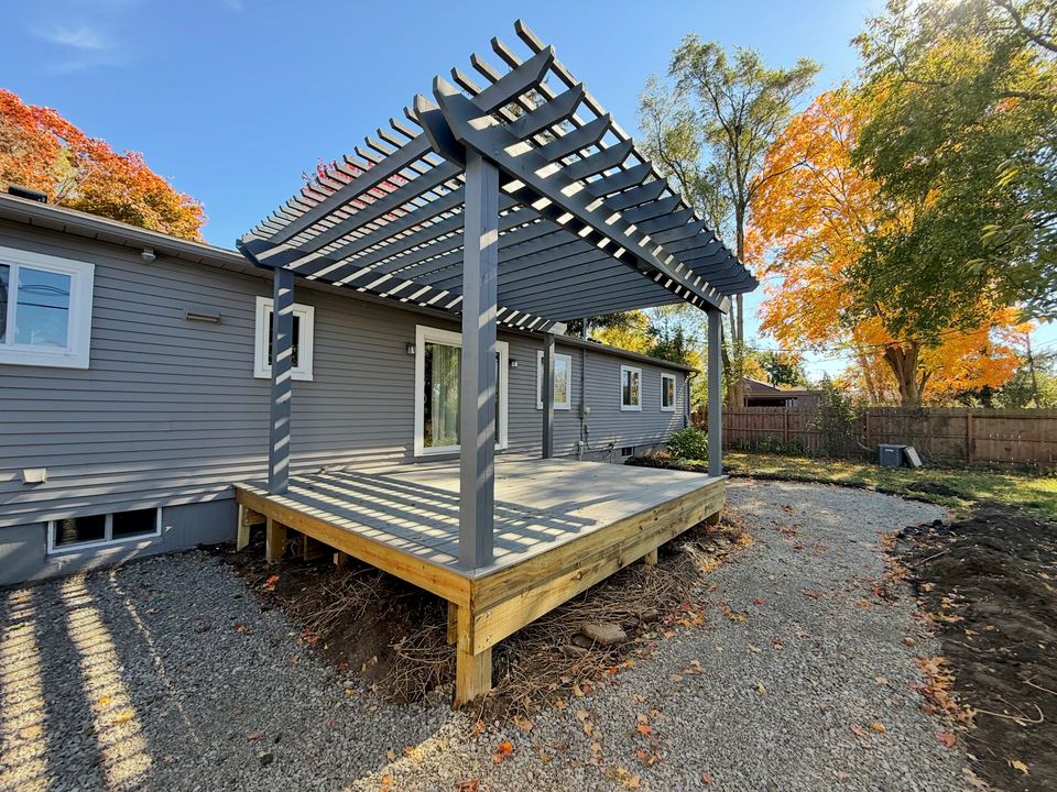 Finished deck with pergola